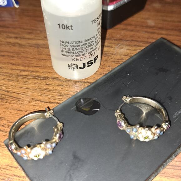 Vtg Floral Design Rhinestone Gold Tone ⅞" Diameter Hoop Earrings Snap Closure - Picture 15 of 16